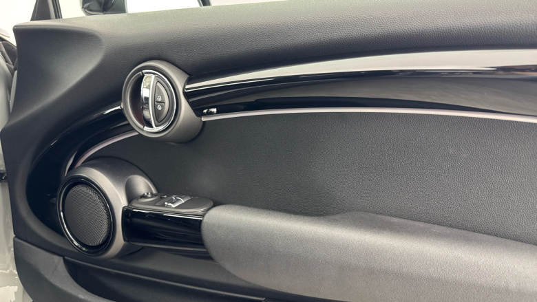 MINI Hatchback 1.5 Cooper Classic 3dr Petrol Hatchback